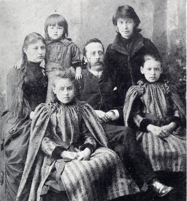 Arthur Hughes & daughters qwith Annie Gwen Jones - Circa 1890