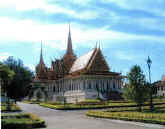 Royal Place phnom penh.JPG (2059341 bytes)