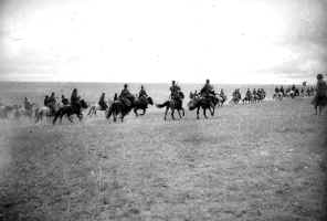 many horsemen. 2JPG.JPG (154653 bytes)