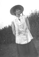 eirian in smock.2JPG.jpg (53441 bytes)