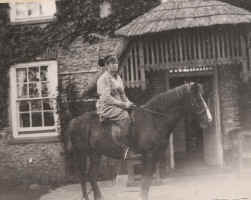 eirian on the horse.J2PG.jpg (81316 bytes)